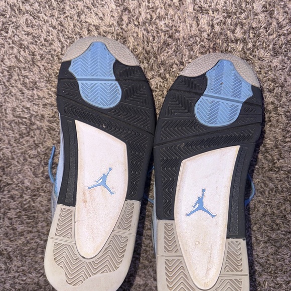 UNC Jordan 4 Size 9.5 Used - Picture 4 of 6